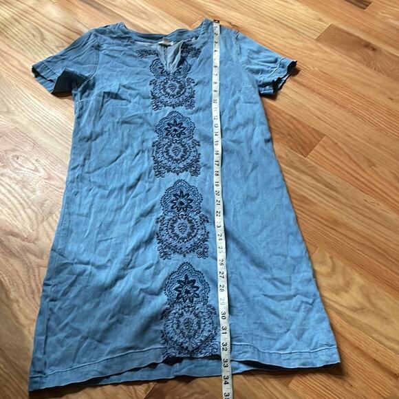 Westport short sleeved boho Denim v neck dress with navy embroidered  accent - Picture 4 of 7